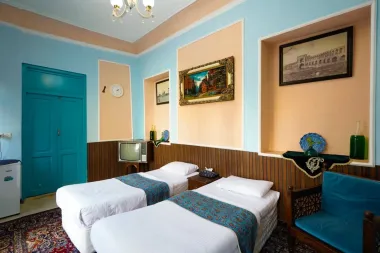 افامتگاه بومگردی هاتف اصفهان - اتاق 2 تخته (2 تخت 1 نفره)