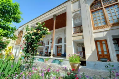 اقامتگاه سنتی بخردی اصفهان - نمای محوطه