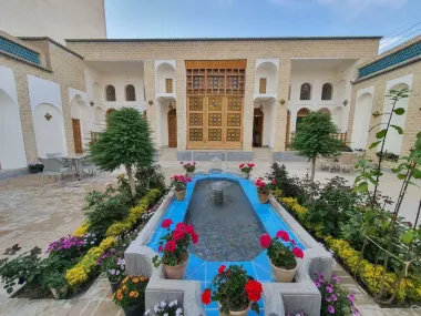 اقامتگاه سنتی خاتم اصفهان - نمای محوطه
