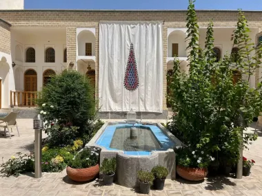 اقامتگاه سنتی خاتم اصفهان - نمای محوطه