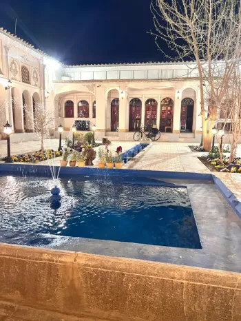 اقامتگاه ستی زرتاج اصفهان - نمای محوطه