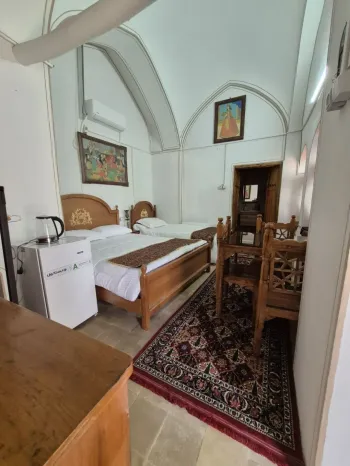 اقامتگاه ستی زرتاج اصفهان - اتاق 3 تخته (1 تخت 2 نفره 1 تخت 1 نفره)