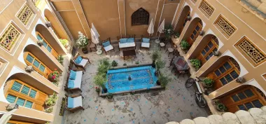 اقامتگاه سنتی عمارت طاووسیه اصفهان - نمای محوطه