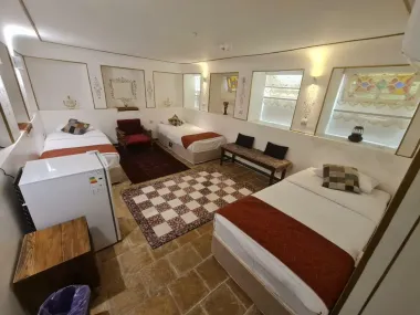 اقامتگاه سنتی عمارت طاووسیه اصفهان - اتاق 3 تخته (3 تخت 1 نفره)