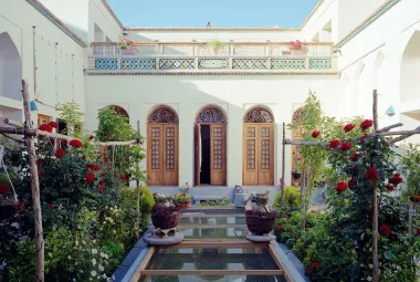 اقامتگاه سنتی کیانپور اصفهان - نمای محوطه