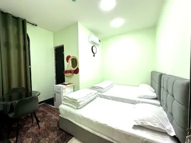خانه مسافر میرعماد اصفهان - اتاق 3 تخته (1 تخت 2 نفره 1 تخت 1 نفره)
