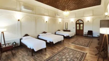 هتل آرمنیا اصفهان - اتاق 5 تخته (2 تخت 2 نفره 1 تخت 1 نفره)