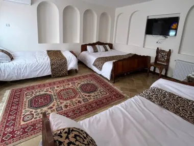 هتل بوتیک شاهان اصفهان - اتاق 4 تخته (1 تخت 2 نفره 2 تخت 1 نفره)