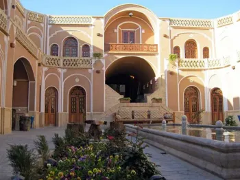 هتل کاروانسرای مشیر یزد - نمای محوطه