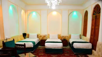 اقامتگاه سنتی خان نشین اصفهان - اتاق 3 تخته (3 تخت 1 نفره)