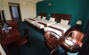 هتل گامبرون کیش - اتاق 4 تخته (1 تخت 2 نفره 2 تخت 1 نفره)