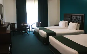 هتل گامبرون کیش - اتاق 4 تخته (1 تخت 2 نفره 2 تخت 1 نفره)