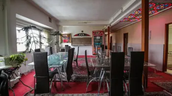 مهمانپذیر اردیبهشت همدان - رستوران