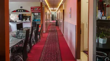 مهمانپذیر اردیبهشت همدان - رستوران
