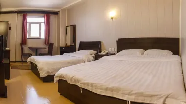 هتل آپادانا قشم - اتاق 3 تخته (1 تخت 2 نفره 1 تخت 1 نفره)