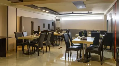 هتل آپارتمان پلاس قشم - کافی شاپ