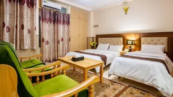 هتل آرام قشم - اتاق 3 تخته (1 تخت 2 نفره 1 تخت 1 نفره)