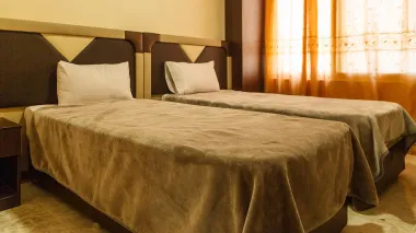 هتل آلاله مرکزی قشم - اتاق 2 تخته (2 تخت 1 نفره)