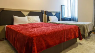 هتل آلاله مرکزی قشم - اتاق 3 تخته (1 تخت 2 نفره 1 تخت 1 نفره)