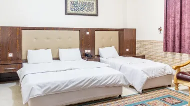 هتل قباد قشم - اتاق 3 تخته (1 تخت 2 نفره 1 تخت 1 نفره)