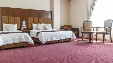 هتل قصر الوند قشم - اتاق 3 تخته (1 تخت 2 نفره 1 تخت 1 نفره)