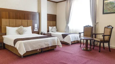 هتل قصر الوند قشم - اتاق 3 تخته (1 تخت 2 نفره 1 تخت 1 نفره)