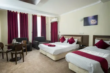 هتل کیمیا چهار قشم - اتاق 4 تخته (1 تخت 2 نفره 1 تخت 1 نفره)