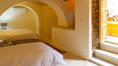 اقامتگاه بومگردی سرای همایونی شیراز - نمای اتاق