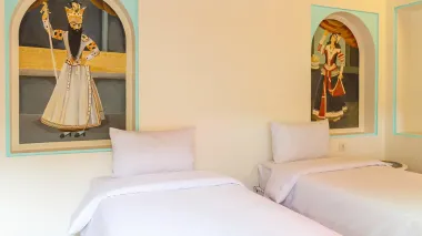 اقامتگاه بومگردی سرای همایونی شیراز - اتاق 2 تخته (2 تخت 1 نفره)