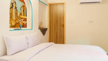 اقامتگاه بومگردی سرای همایونی شیراز - اتاق 2 تخته (1 تخت 2 نفره)