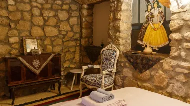 اقامتگاه بومگردی سرای همایونی شیراز - نمای اتاق