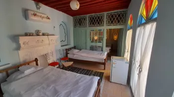 اقامتگاه بومگردی سووشون شیراز - نمای اتاق