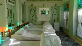 اقامتگاه بومگردی سووشون شیراز - اتاق 4 تخته (4 تخت 1 نفره)