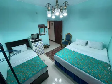 اقامتگاه سنتی ترنجستان شیراز - اتاق 3 تخته (1 تخت 2 نفره 1 تخت 1 نفره)