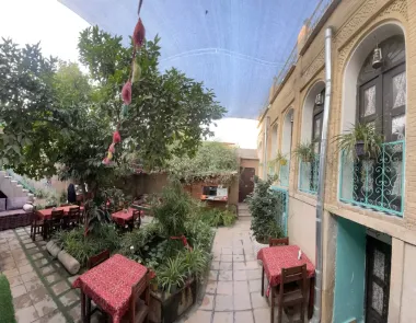 اقامتگاه سنتی ترنجستان شیراز - نمای محوطه