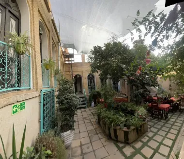 اقامتگاه سنتی ترنجستان شیراز - نمای محوطه
