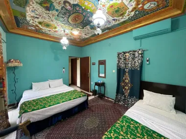اقامتگاه سنتی ترنجستان شیراز - اتاق 3 تخته (1 تخت 2 نفره 1 تخت 1 نفره)