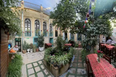 اقامتگاه سنتی ترنجستان شیراز - نمای محوطه