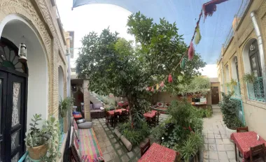 اقامتگاه سنتی ترنجستان شیراز - نمای محوطه
