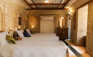 اقامتگاه سنتی راوی شیراز - اتاق 3 تخته (3 تخت 1 نفره)