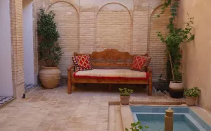 اقامتگاه سنتی راوی شیراز - نمای محوطه