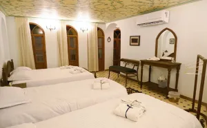 اقامتگاه سنتی راوی شیراز - اتاق 4 تخته (1 تخت 2 نفره 2 تخت 1 نفره)