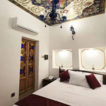 هتل بوتیک عمارت محلاتی شیراز - اتاق 2 تخته (1 تخت 2 نفره)