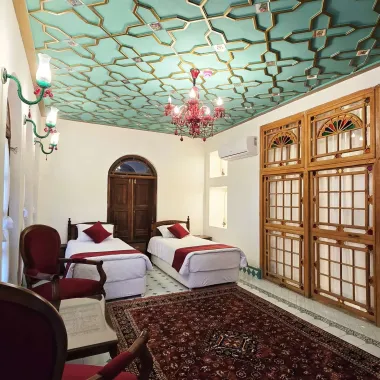 هتل بوتیک عمارت محلاتی شیراز - اتاق 2 تخته (2 تخت 1 نفره)