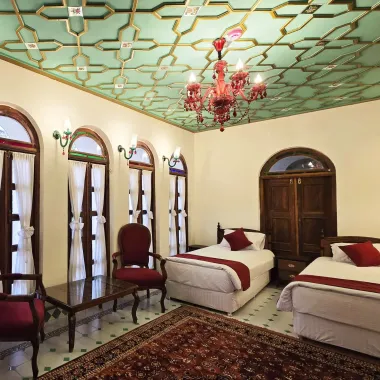 هتل بوتیک عمارت محلاتی شیراز - اتاق 2 تخته (2 تخت 1 نفره)