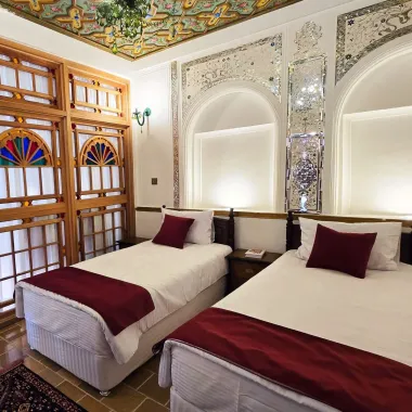 هتل بوتیک عمارت محلاتی شیراز - اتاق 2 تخته (2 تخت 1 نفره)