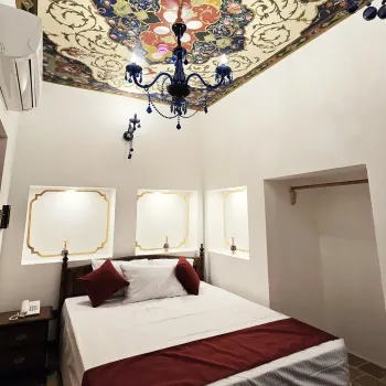 هتل بوتیک عمارت محلاتی شیراز - اتاق 2 تخته (1 تخت 2 نفره)