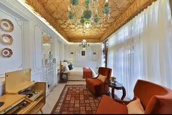 اقامتگاه سنتی عمارت سحرخیزان شیراز - نمای اتاق 