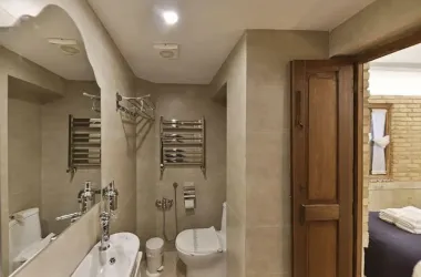 اقامتگاه سنتی عمارت سحرخیزان شیراز - سرویس بهداشتی و حمام