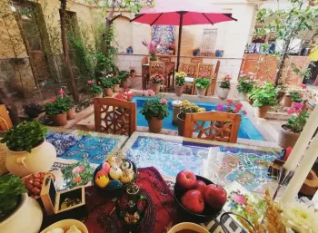 اقامتگاه سنتی عمارت جمشیدیه شیراز - نمای محوطه